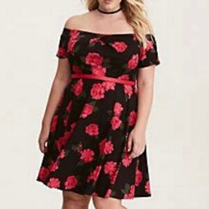 🌹🥀〰️Torrid〰️ rose print Off-Shoulder Dress